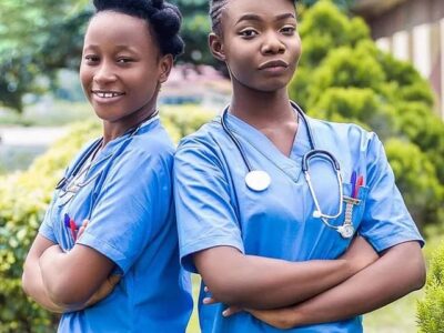 Nursing-students-e1763100170200-400×300